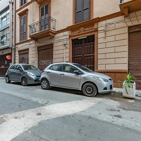 Апартаменты Teatro Massimo Roomy Flat With Covered Terrace *